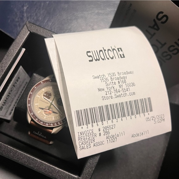 NEW BIOCERAMIC MOONSWATCH - MISSION TO SATURN - Picture 7 of 8